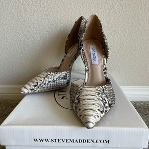 Steve Madden Snake print heel